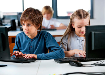 Інформатика у школі. Фото з відкритих джерел