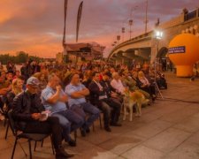 Фестиваль Іллєнка зібрав кіноманів вночі коло Дніпра (фото)