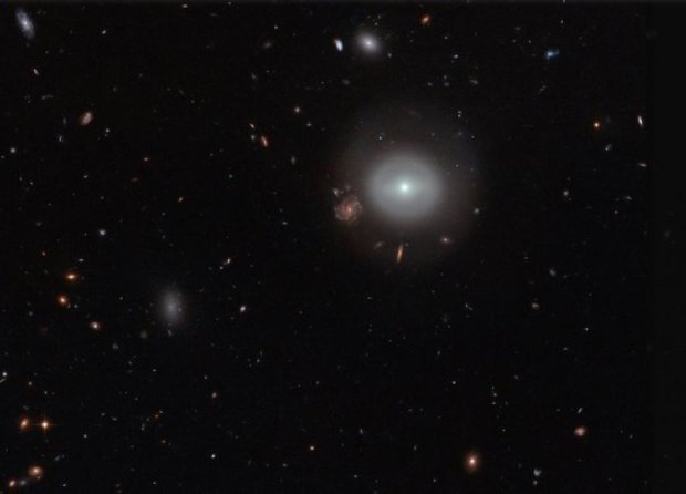 Ученые объяснили происхождение линзоподобной галактики