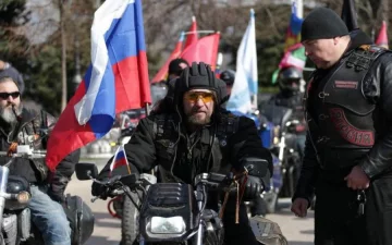 Знадобиться памперс: Нічні вовки по-дорослому привітали луганських дітей