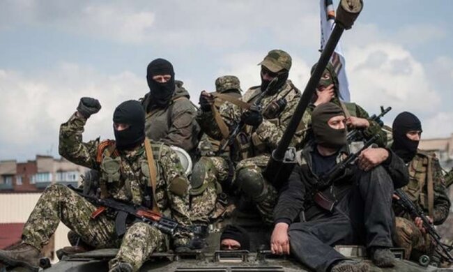 Кремлівські найманці тікають з Донбасу, прихопивши зброю
