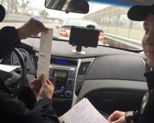 Патрульні отримали перші термінали для миттєвої оплати штрафів
