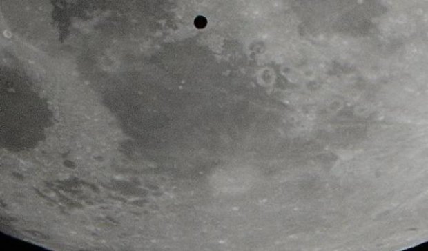 Ентузіаст побачив НЛО під час місячного затемнення