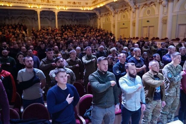 Билецкий с Национальным корпусом почтили в Харькове память героев Крут почетным маршем