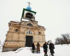 В українському храмі цвіль і грибок доїдають рідкісну святиню: фото