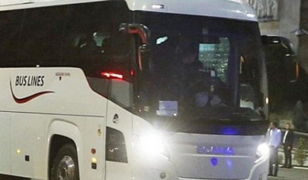 Албанцы атаковали автобус с сербскими футболистами (фото)