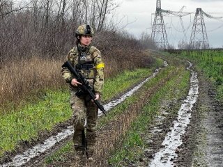 Військова з позитивним "Кудрява". Фото Вечірній Київ