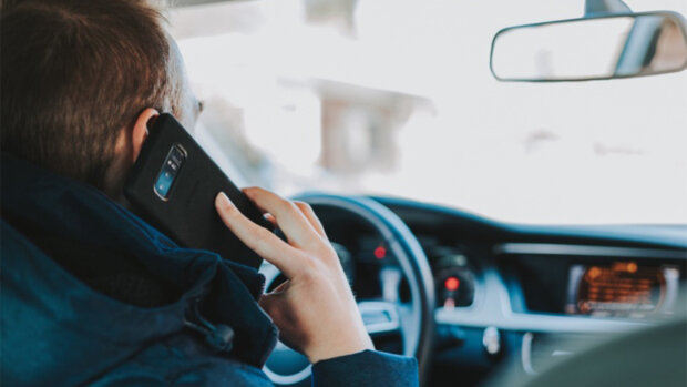 Техпаспорт і права з'явиться у смартфоні: коли українські водії зможуть їздити без документів