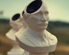 Російський художник перетворив фігури Путіна на хмару пилу (відео)