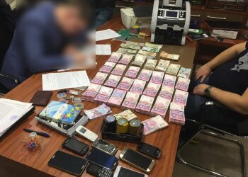 Изъятие денег, фото Zik.ua