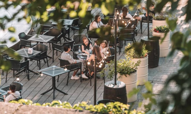 Украинцы, ресторан, фото из соцсетей