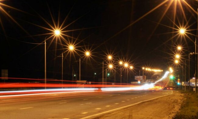 Аварійну ділянку траси Київ-Чоп освітили сучасними ліхтарями