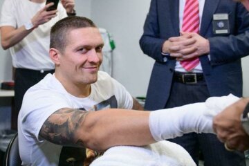 Обезьяны, ослы и странные стихи: Усик устроил словесный бой с АТОшником