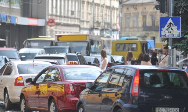 Львів чахне у заторах: містяни зробили Садовому "останнє китайське", терпець увірвався