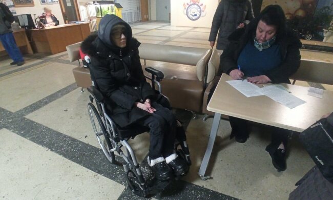 Люди в соццентре