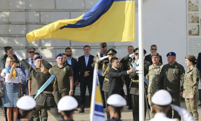 Дивний казус Зеленського у День прапора порвав мережу: "Текст писали вороги України"