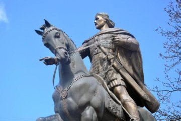 Что вы знаете о первом короле Киевской Руси?