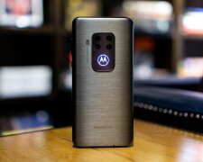 MOTOROLA ONE ZOOM, The Verge