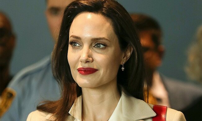 Джоли сфотографировали крупным планом и без фотошопа: как выглядит звезда после болезненного развода