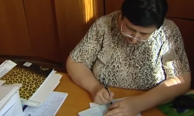 Трудова книжка, кадр з відео