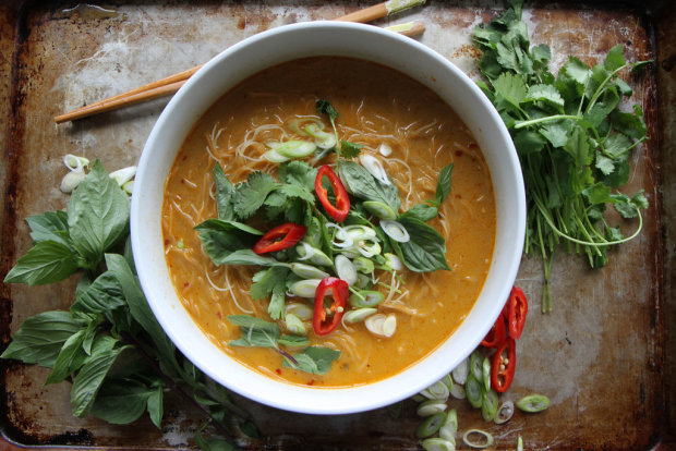 незвичайний рецепт тайського супу з куркою і солодкою картоплею