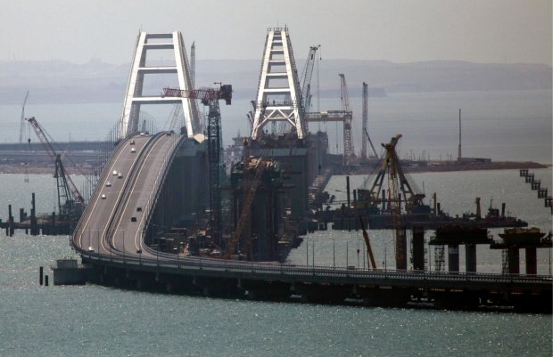 Крымский мост оторвался от берега: вот и все