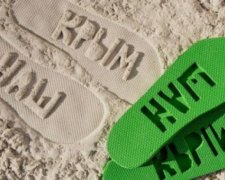Російські окупанти представили дизайнерські сланці "Крим наш" (фото)