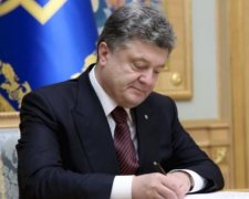 Порошенко слідкуватиме за українцями в Інтернеті