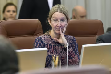 Блогероміністр Супрун замість відставки зайнялася методом "Кенгуру": це і для тата, і для мами