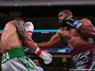 Олександр Усик достроково переміг Чазза Візерспуна, matchroom boxing