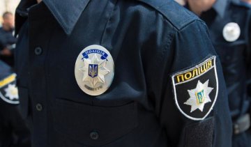 Столичні поліцейські спіймали грабіжників, які вкрали у чоловіка 173 тис. грн