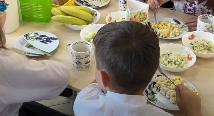 Шкільне харчування. Фото: скрін youtube