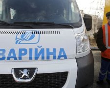 Прорив труби зупинив рух у центрі Києва