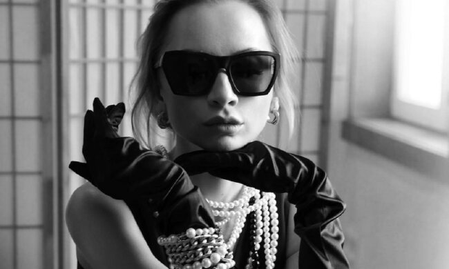 Подружка Елены Кравец из "Квартала 95" Ирина Сопонару оголила ножки рядом с дамой на отдыхе