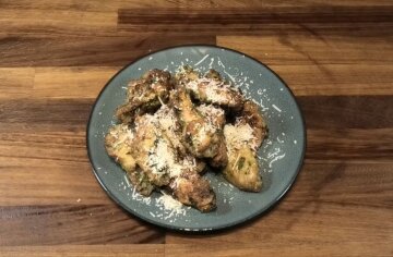 Крыльца, глазированные пармезаном: фото скрин Ютуб