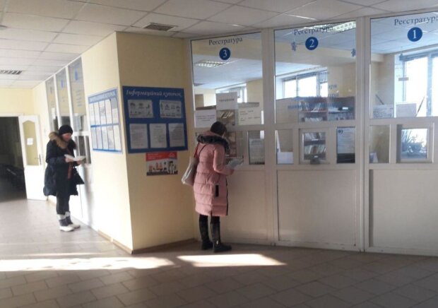 Українські медики вирішили відмовитися від папірців та довідок: озвучено нові стандарти
