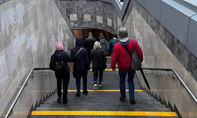 Українці на вулиці, фото: Знай.ua