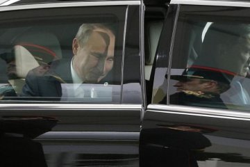 Інавгурація Путіна: світ побачив ексклюзивний "царський" лімузин