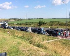 Протестуючі заблокували три пункти пропуску на українсько-польському кордоні