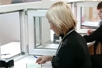 Оформлення документів, кадр з відео