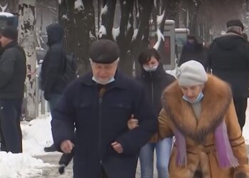 Люди на вулицях, скріншот: Youtube