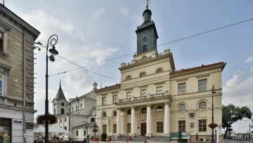 Український прапор на ратуші Любліна