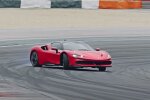 Ferrari SF90 Stradale, скриншот: Youtube