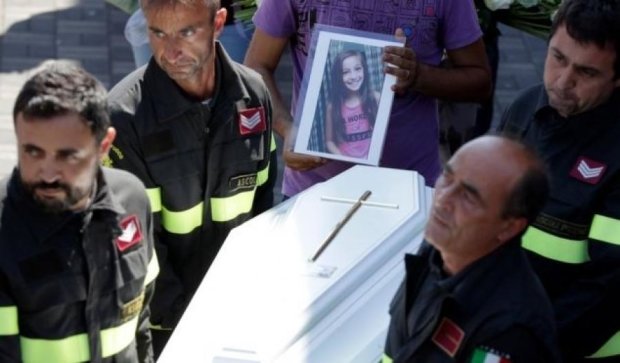 Сеть растрогало письмо итальянского спасателя погибшей девочке