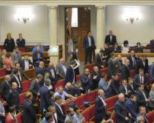 У Раді пропонують забути про 9 травня