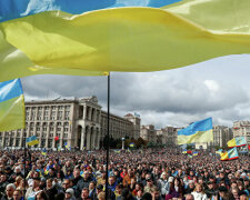 У Зеленського сказали, чому з'являються мітинги проти капітуляції: "Тисячу кожному"