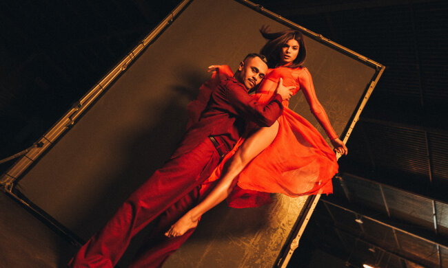 Мишель Андраде и Франсиско Гомес устроили страстные танцы под проливным дождем: "Если хотите заглянуть мне в сердце..."