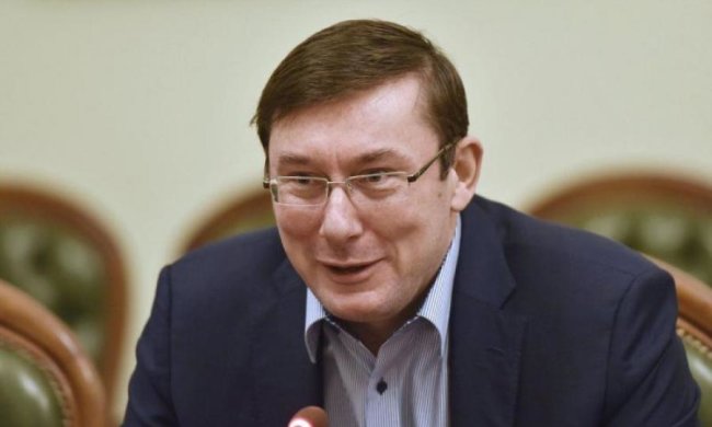 Луценко ледь не помер від скромності, коментуючи нову зарплату