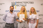 Оля Полякова з головою та членами профспілки, фото - пресслужба профспілки