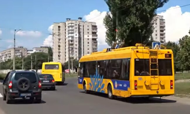 Троллейбус, кадр из видео